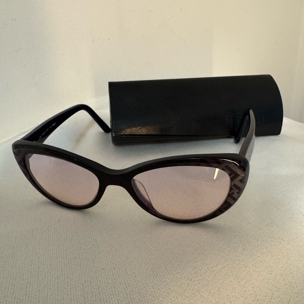 Fendi Blue Hone Cat-Eye Sunglasses F968 50 17 424 135